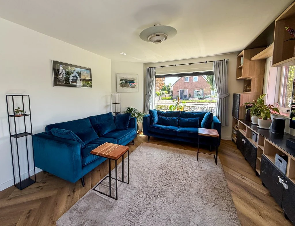 geblurde versie van de foto als achtergrond