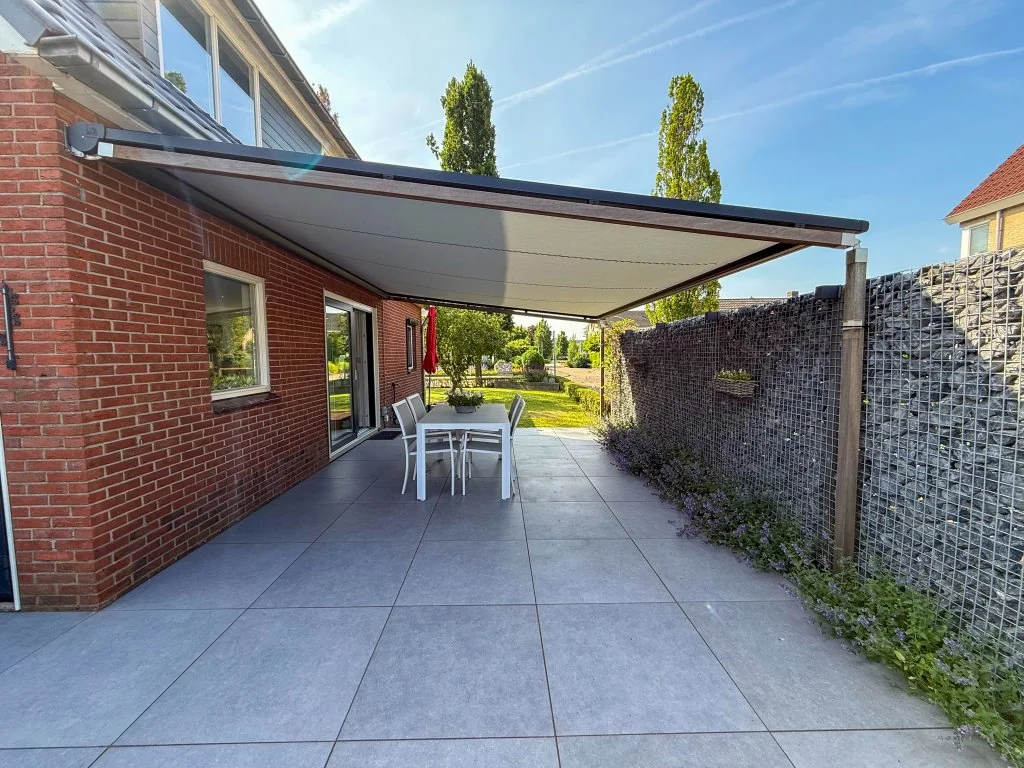 geblurde versie van de foto als achtergrond