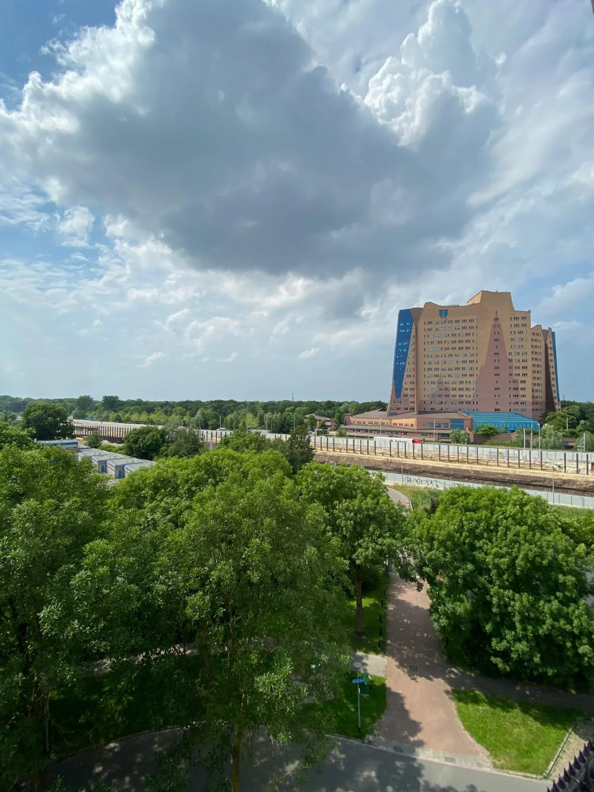 geblurde versie van de foto als achtergrond