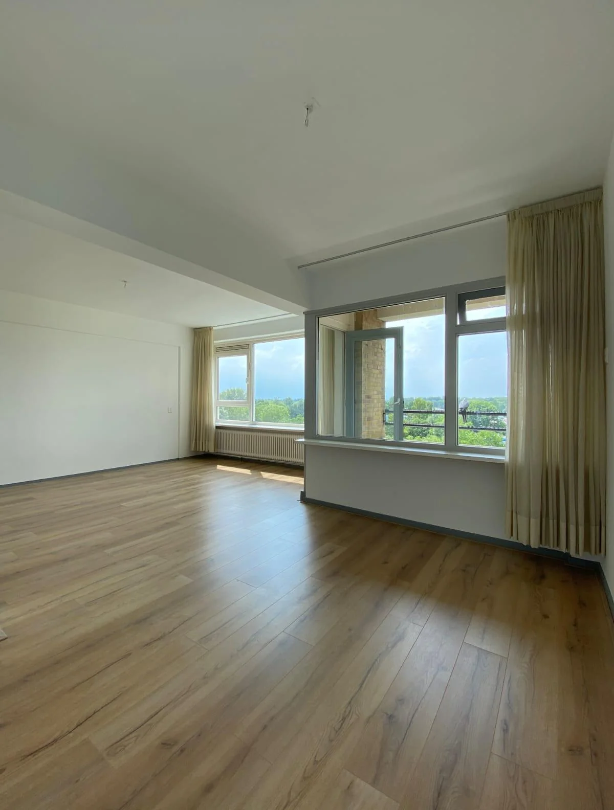 geblurde versie van de foto als achtergrond