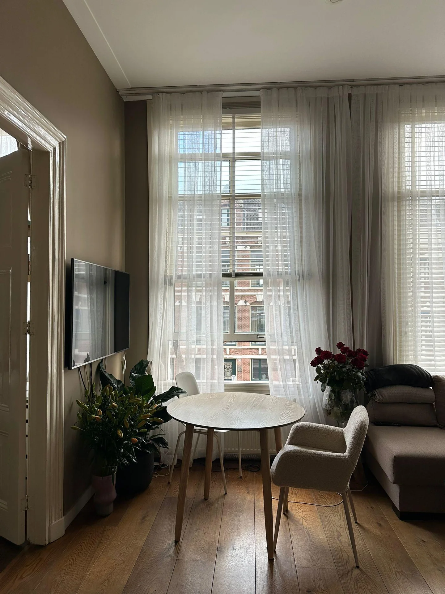 geblurde versie van de foto als achtergrond