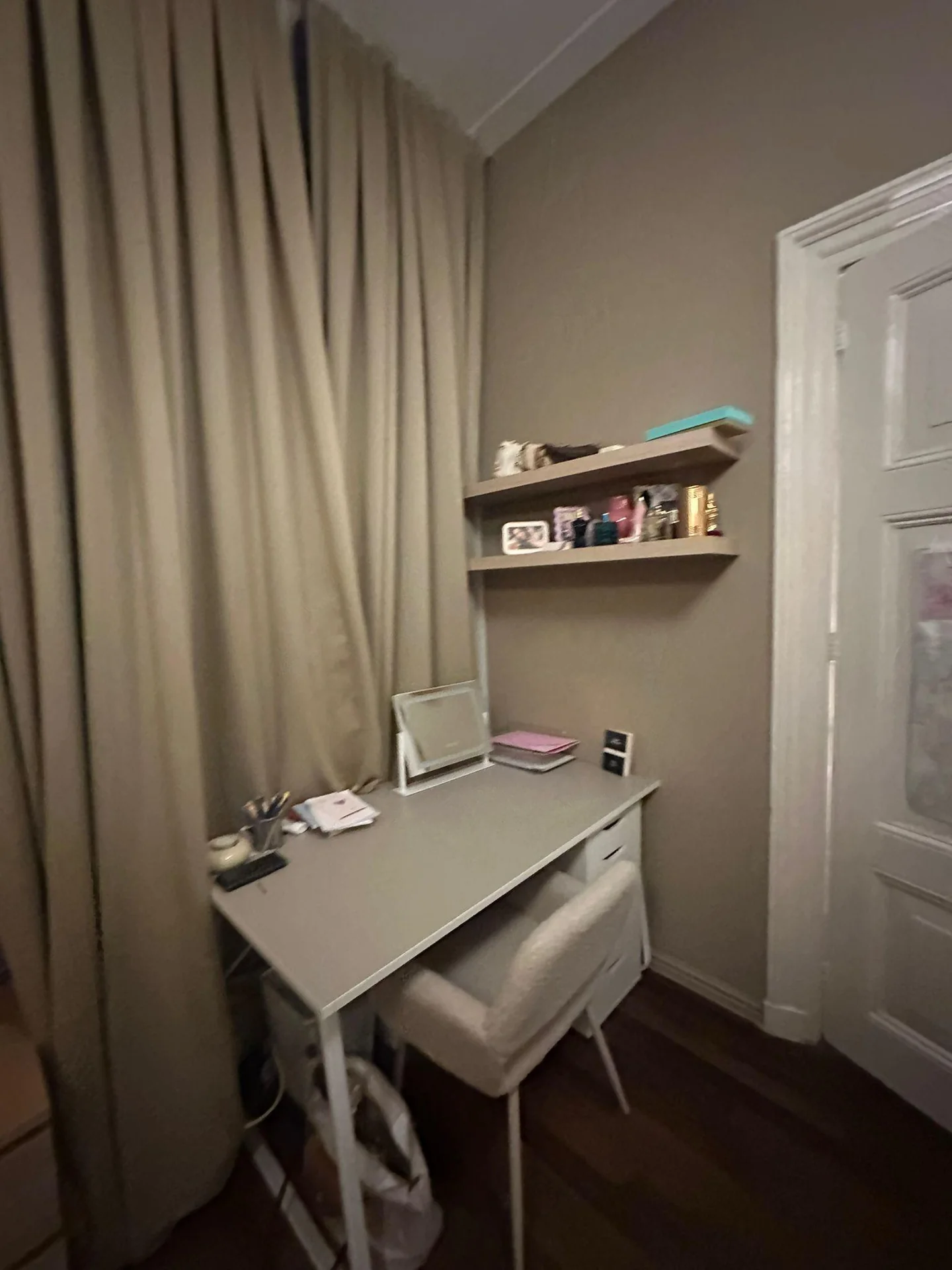 geblurde versie van de foto als achtergrond