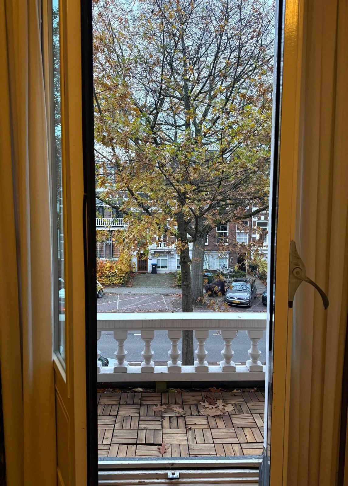 geblurde versie van de foto als achtergrond