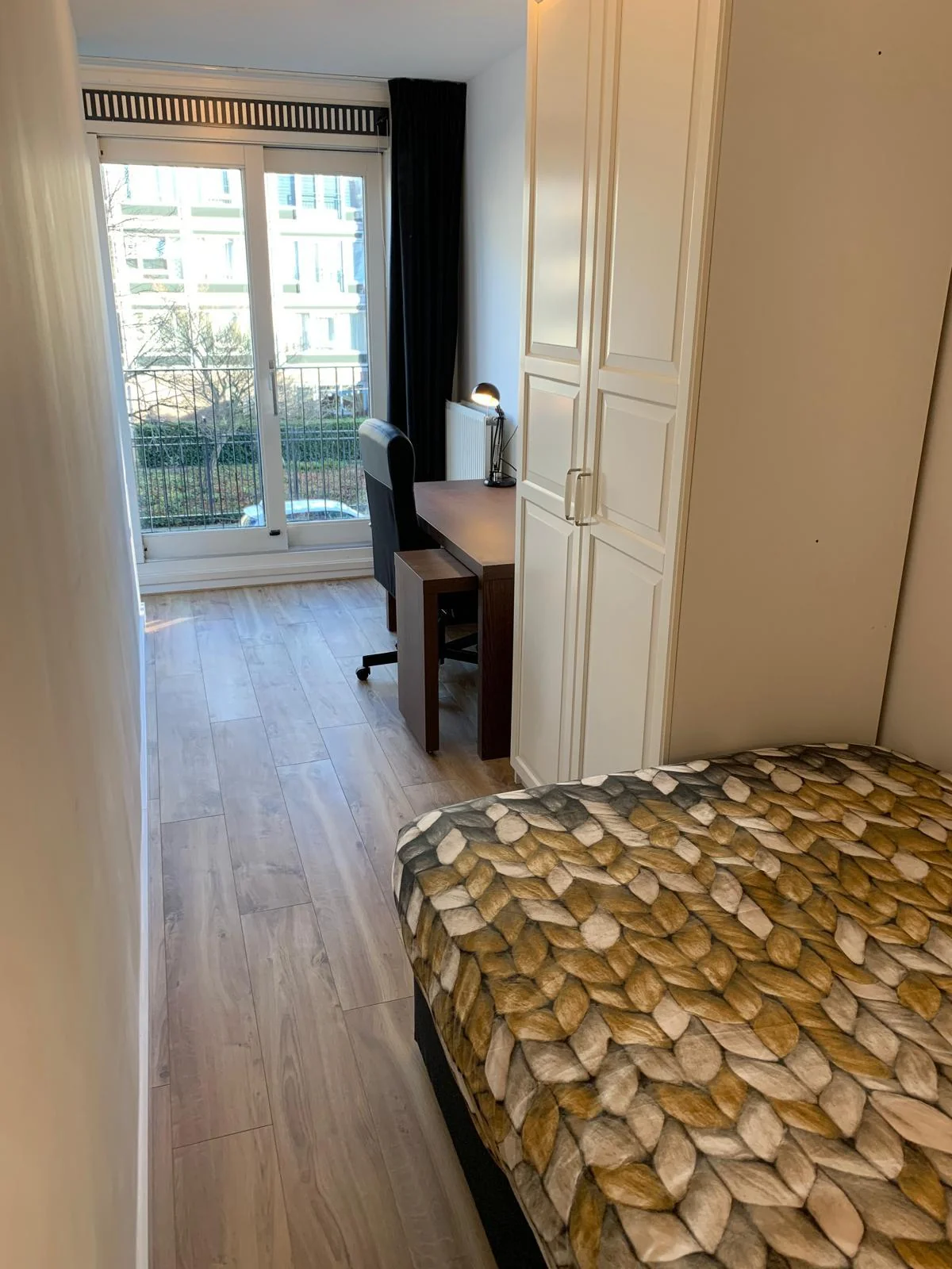 geblurde versie van de foto als achtergrond