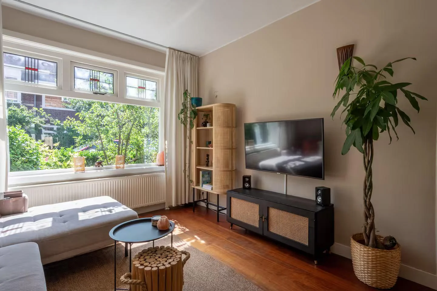 geblurde versie van de foto als achtergrond