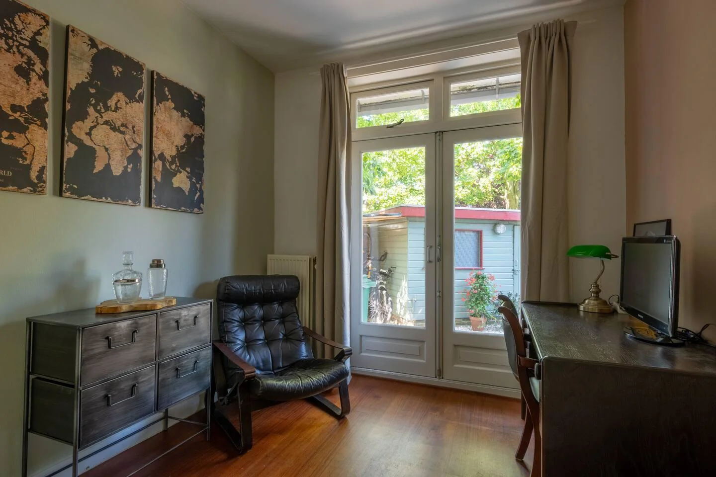 geblurde versie van de foto als achtergrond