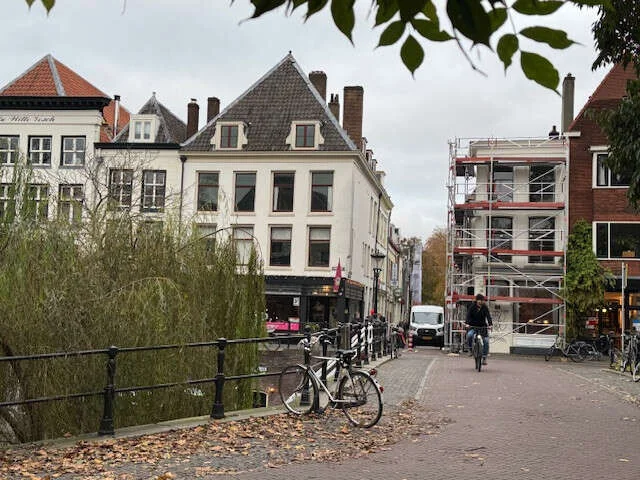 geblurde versie van de foto als achtergrond