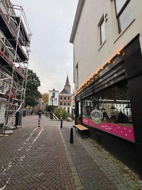 geblurde versie van de foto als achtergrond