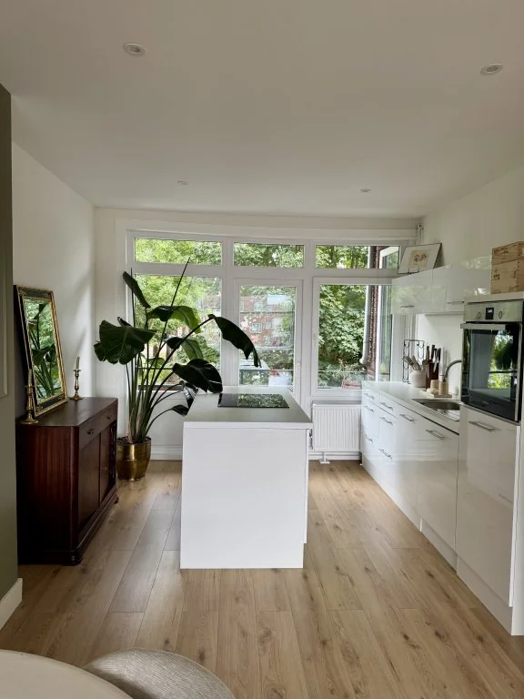 geblurde versie van de foto als achtergrond