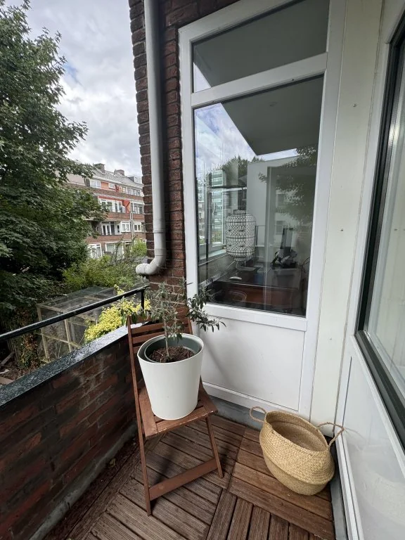 geblurde versie van de foto als achtergrond