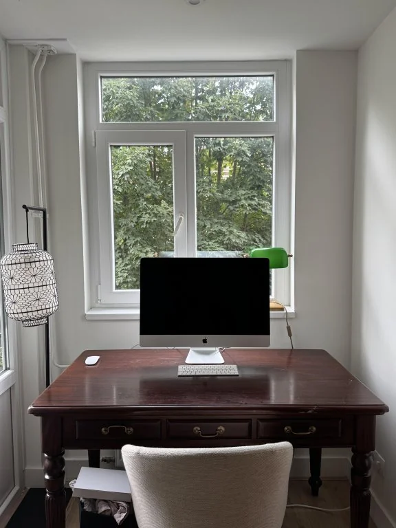 geblurde versie van de foto als achtergrond