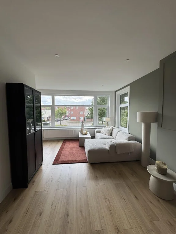 geblurde versie van de foto als achtergrond