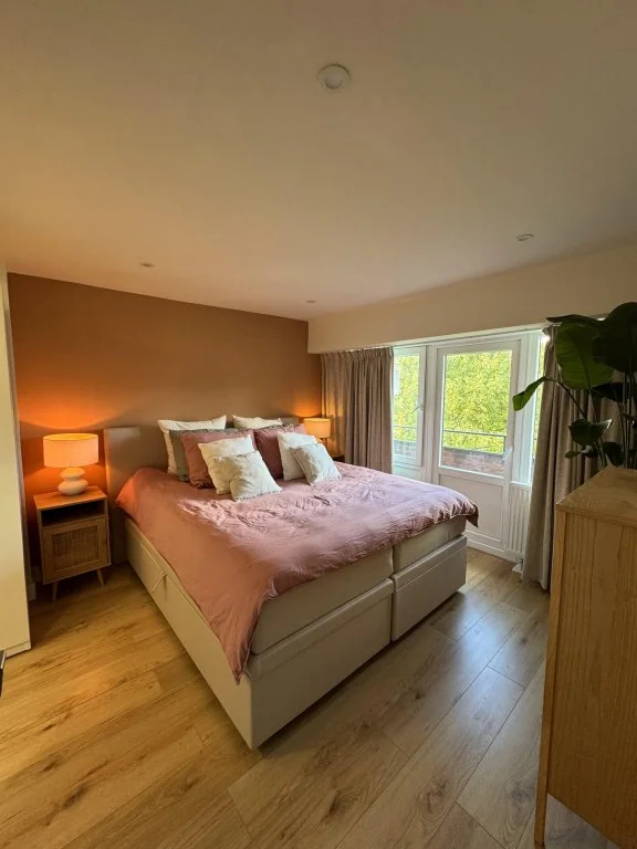 geblurde versie van de foto als achtergrond