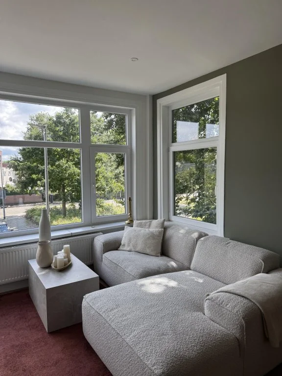 geblurde versie van de foto als achtergrond