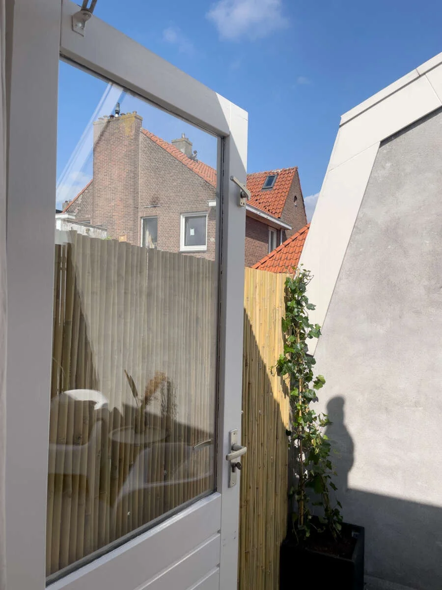 geblurde versie van de foto als achtergrond