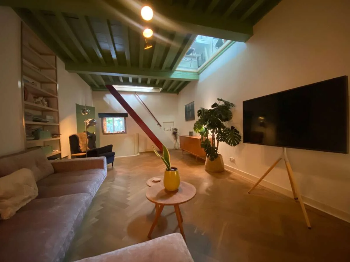 geblurde versie van de foto als achtergrond