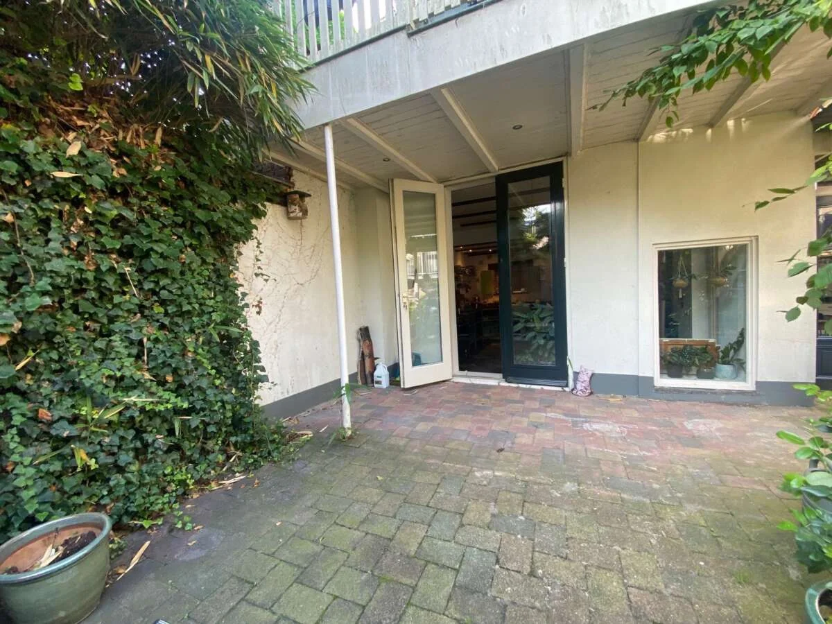 geblurde versie van de foto als achtergrond