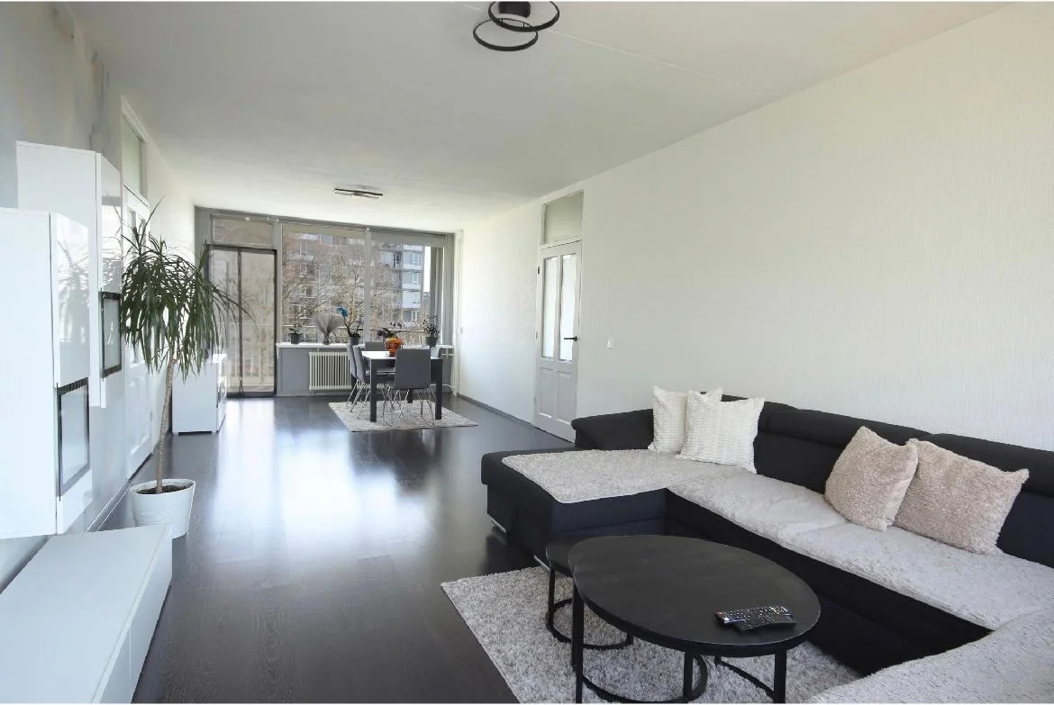 geblurde versie van de foto als achtergrond