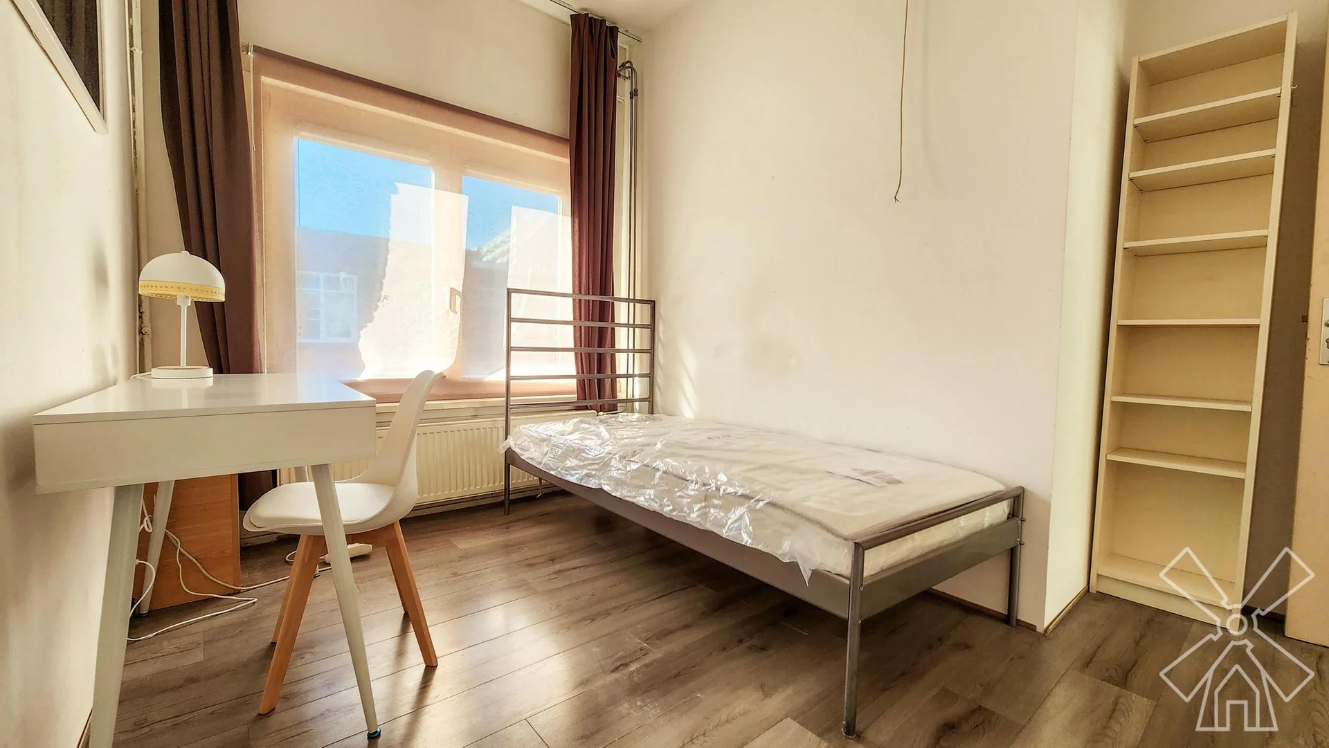 geblurde versie van de foto als achtergrond