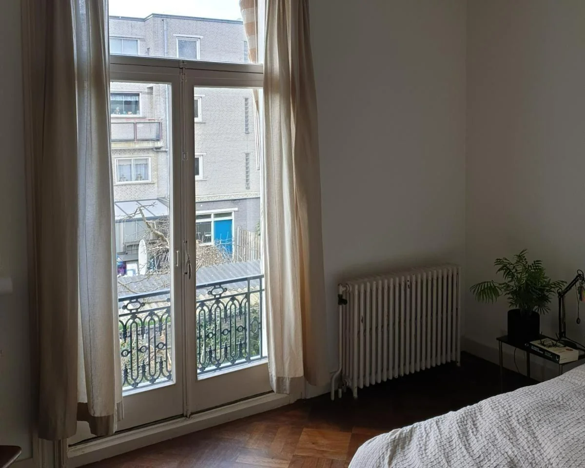 geblurde versie van de foto als achtergrond