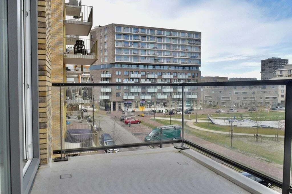 geblurde versie van de foto als achtergrond