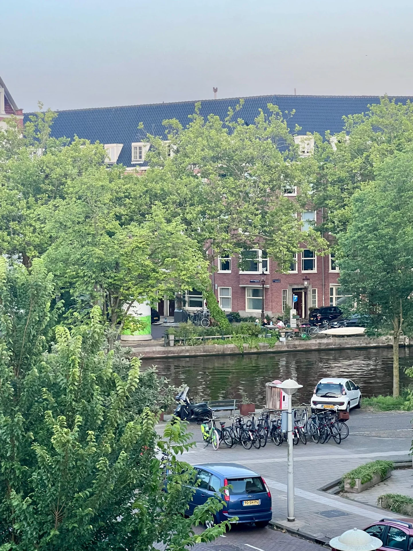 geblurde versie van de foto als achtergrond