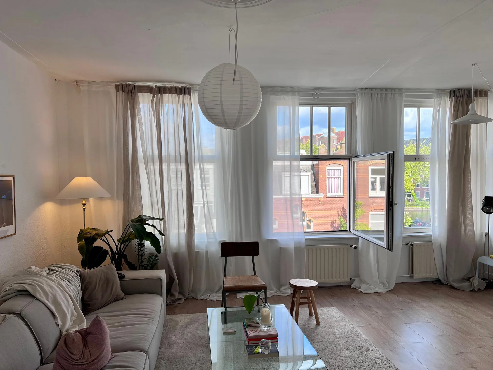 geblurde versie van de foto als achtergrond