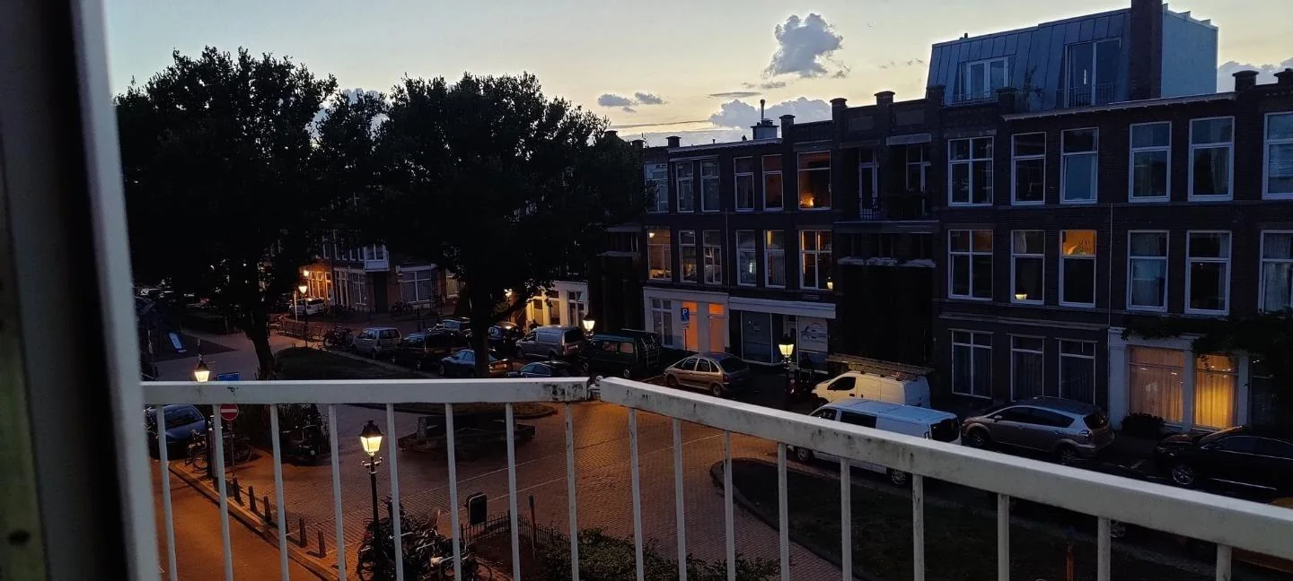 geblurde versie van de foto als achtergrond