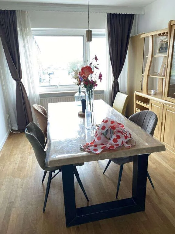 geblurde versie van de foto als achtergrond