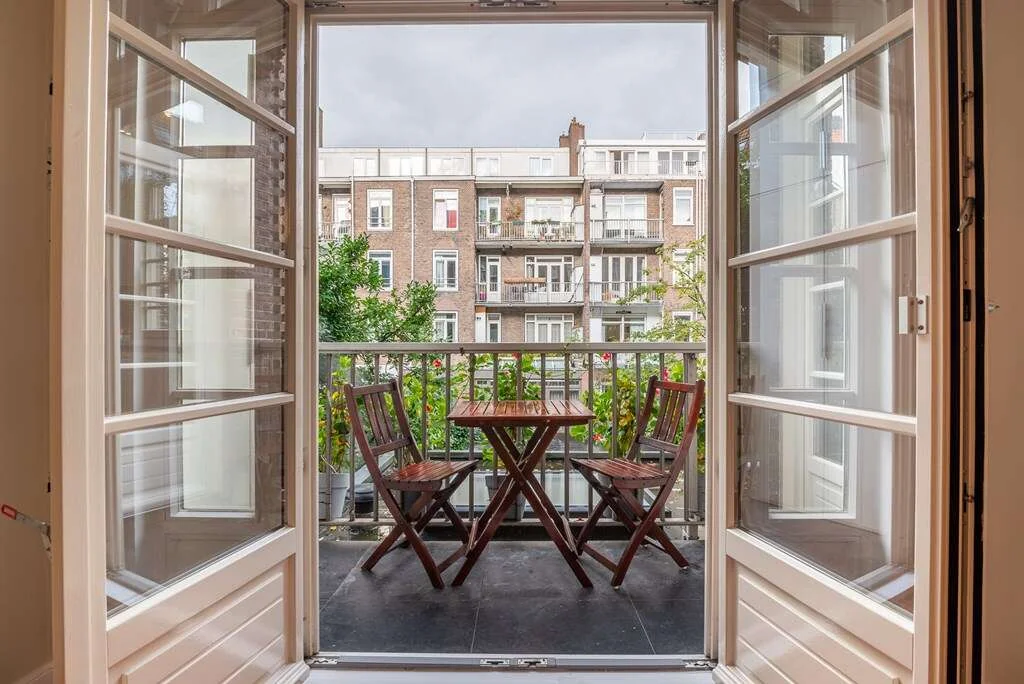 geblurde versie van de foto als achtergrond