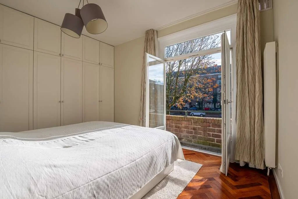 geblurde versie van de foto als achtergrond