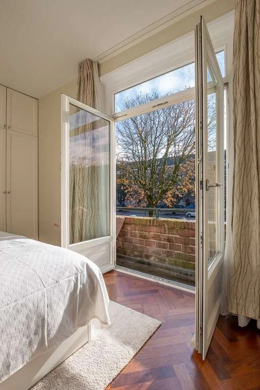 geblurde versie van de foto als achtergrond