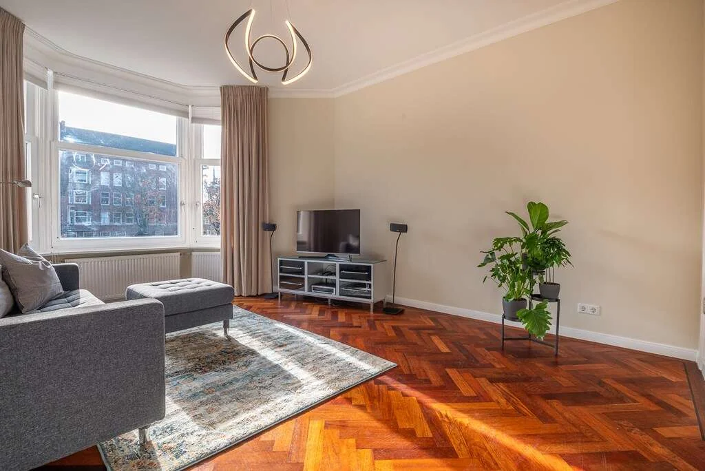 geblurde versie van de foto als achtergrond