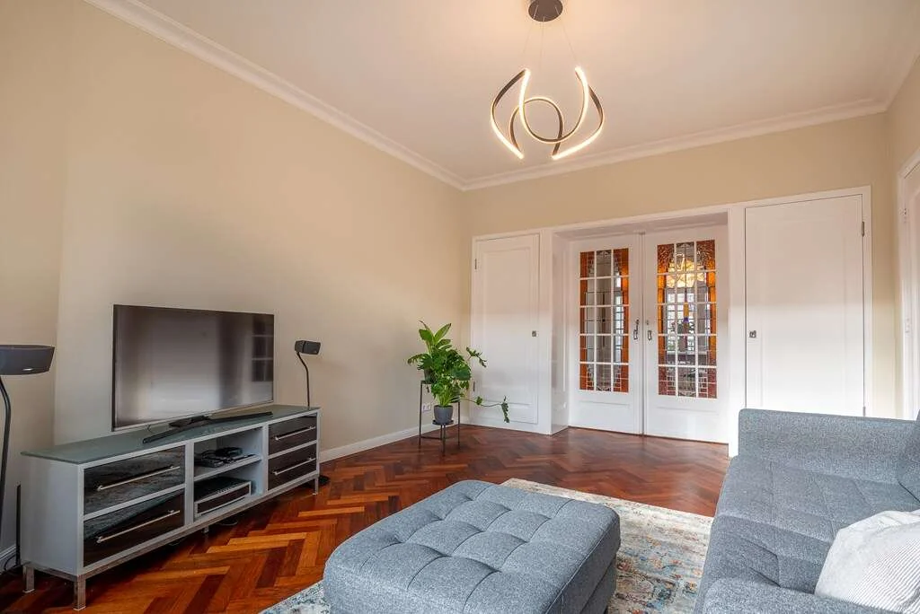 geblurde versie van de foto als achtergrond