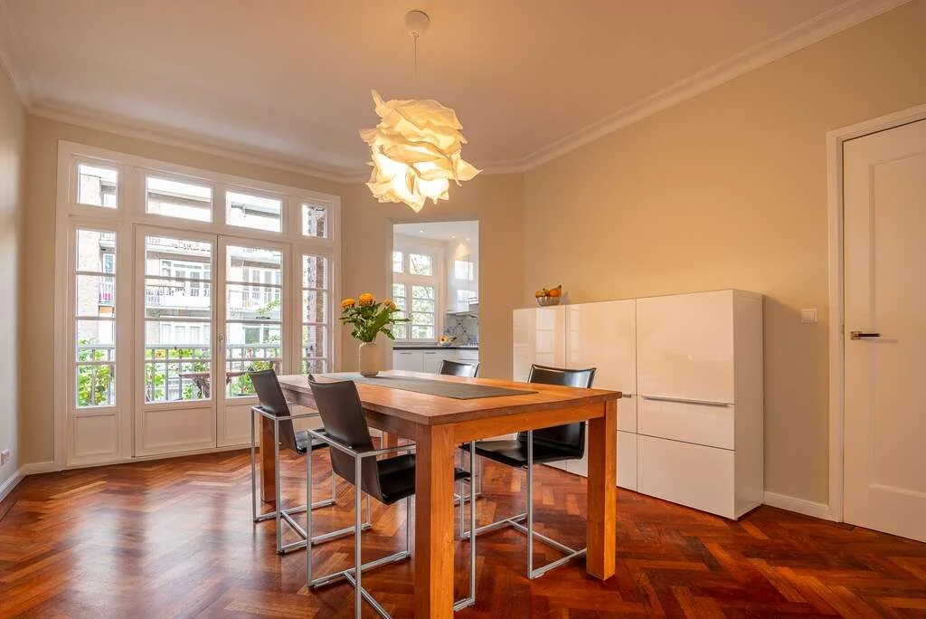 geblurde versie van de foto als achtergrond