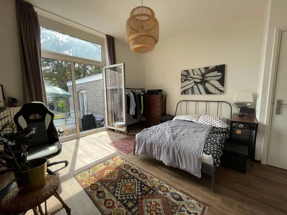 geblurde versie van de foto als achtergrond