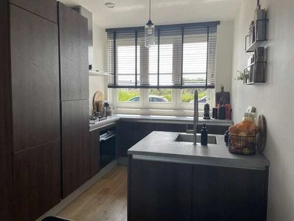 geblurde versie van de foto als achtergrond