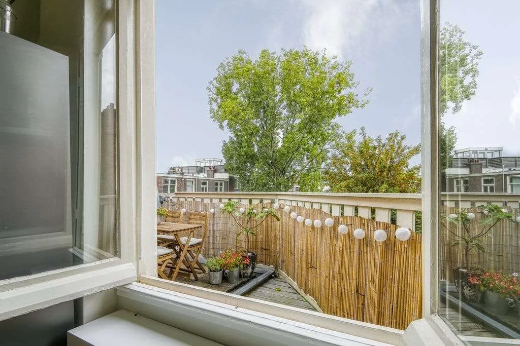 geblurde versie van de foto als achtergrond