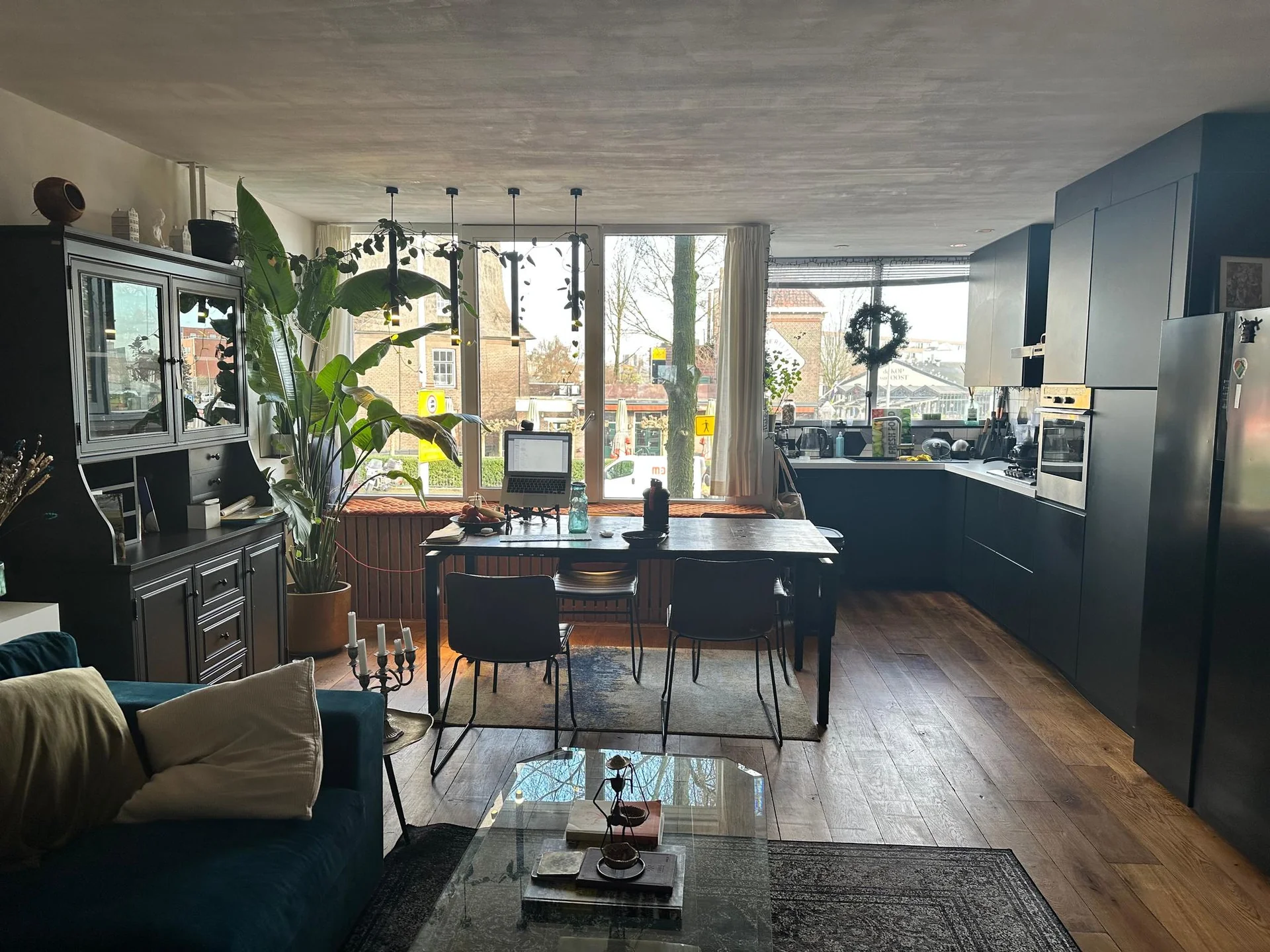 geblurde versie van de foto als achtergrond