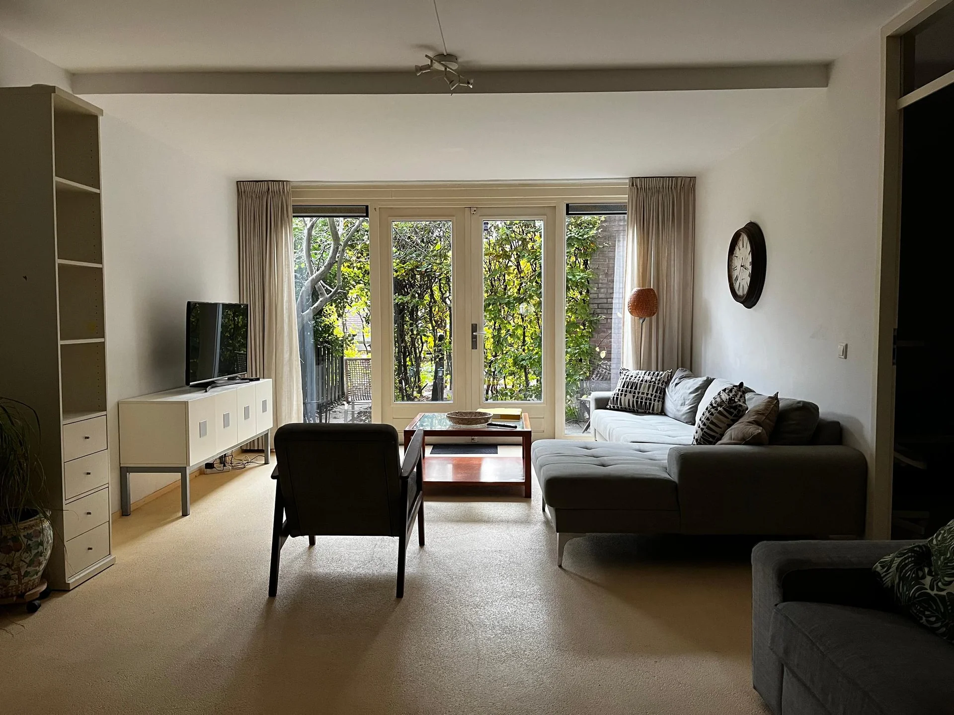 geblurde versie van de foto als achtergrond