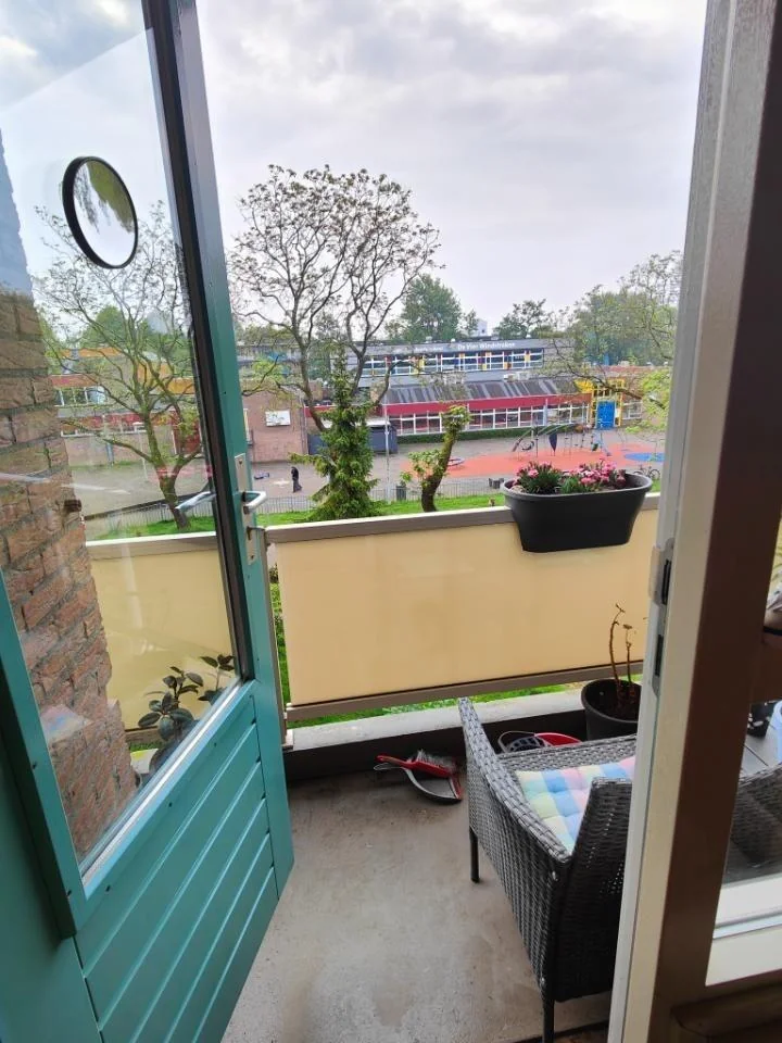 geblurde versie van de foto als achtergrond