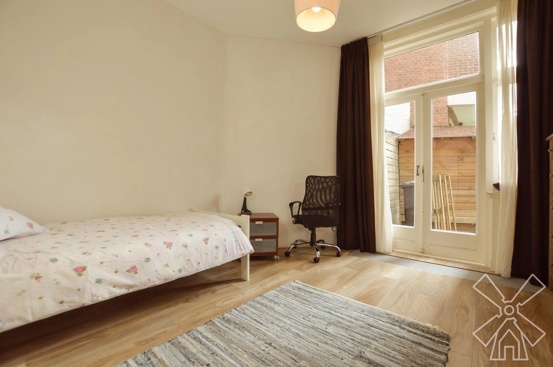 geblurde versie van de foto als achtergrond