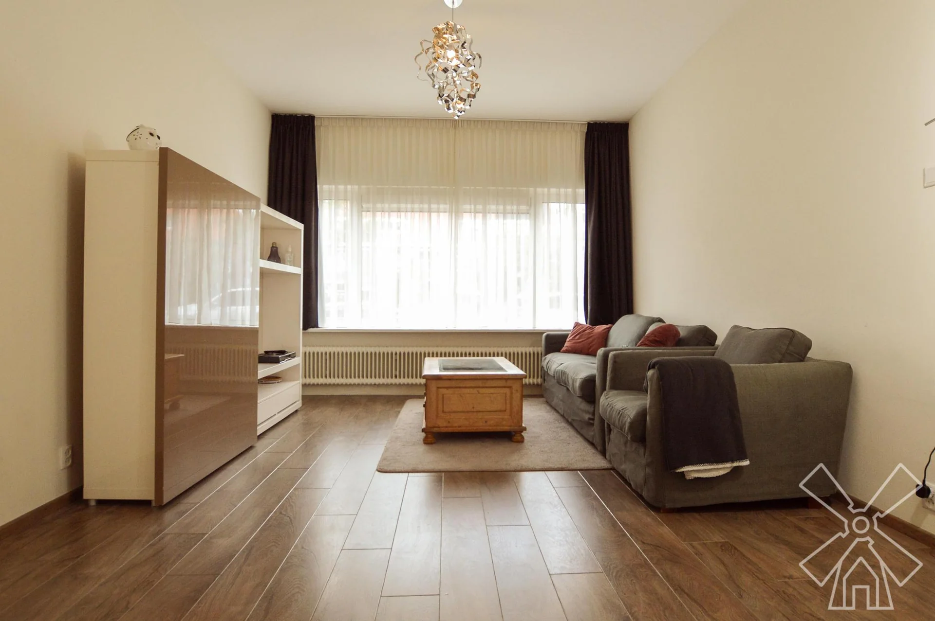 geblurde versie van de foto als achtergrond