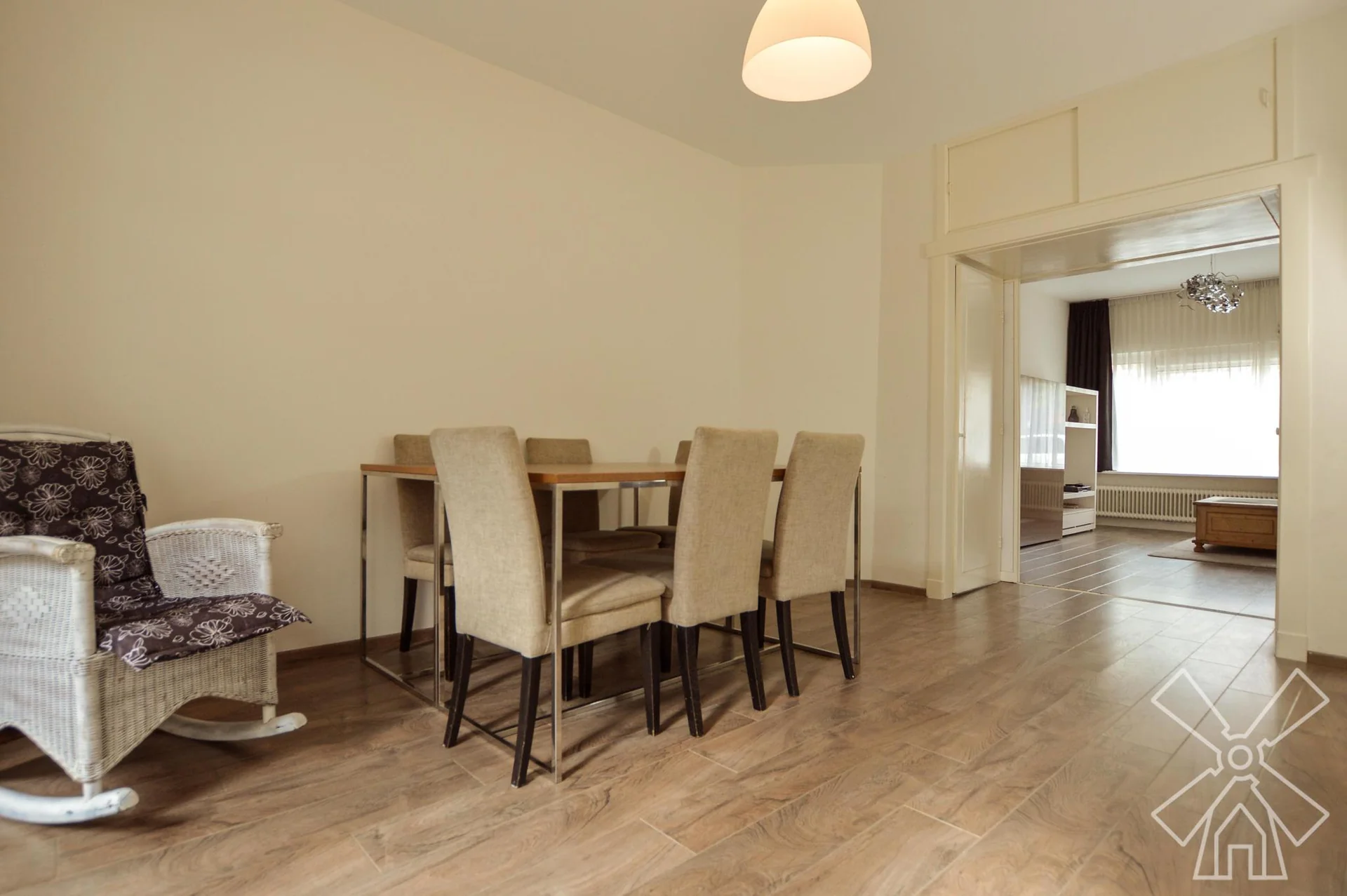 geblurde versie van de foto als achtergrond