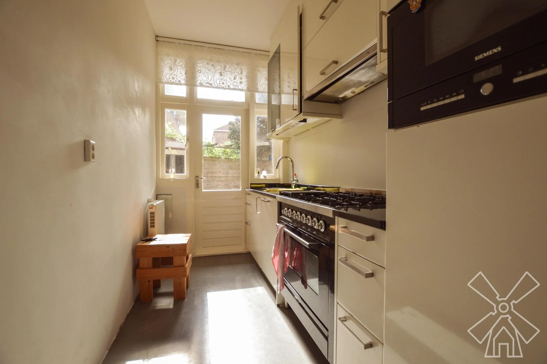 geblurde versie van de foto als achtergrond