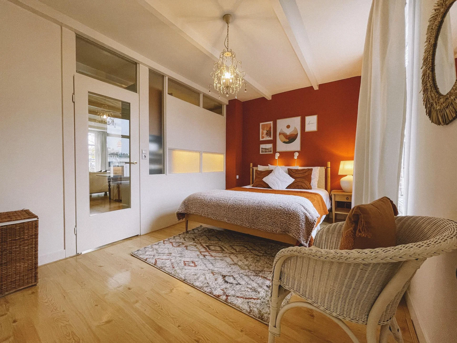 geblurde versie van de foto als achtergrond