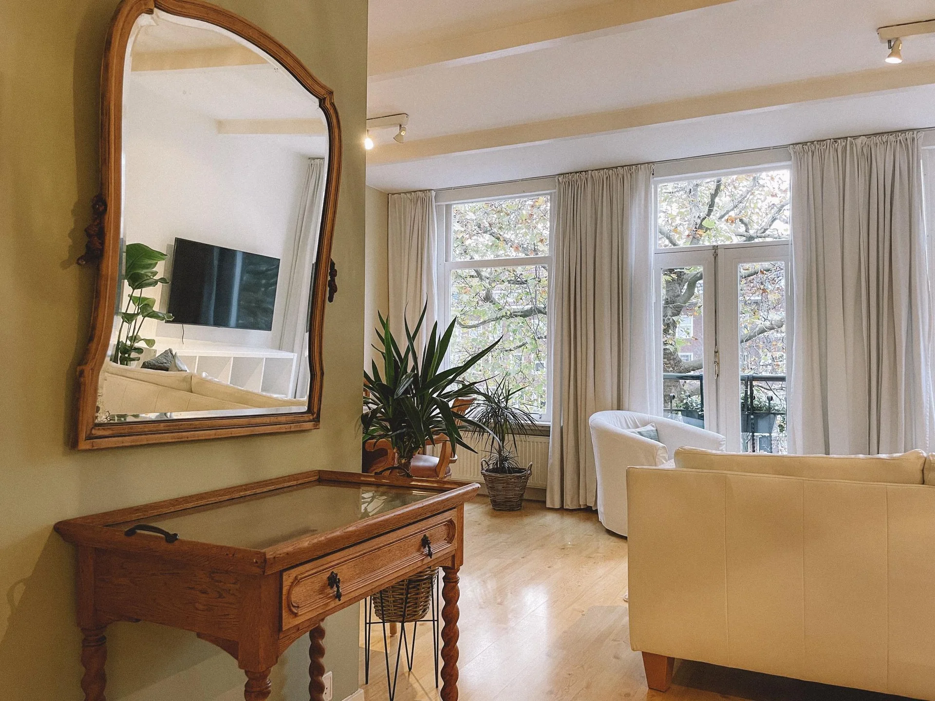 geblurde versie van de foto als achtergrond