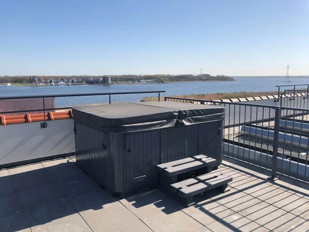 geblurde versie van de foto als achtergrond