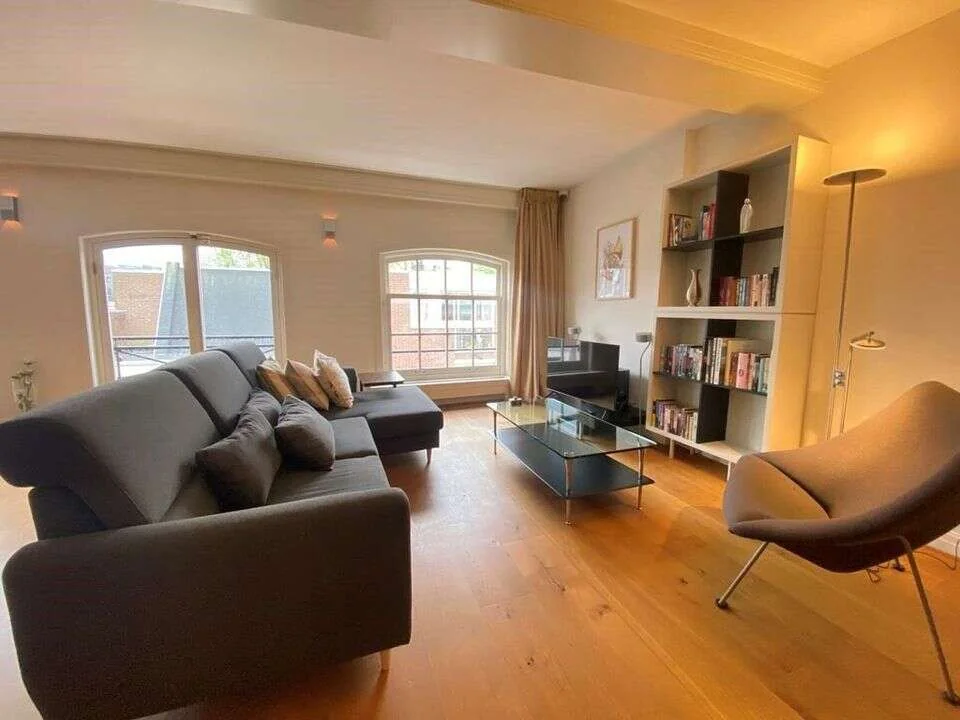 geblurde versie van de foto als achtergrond