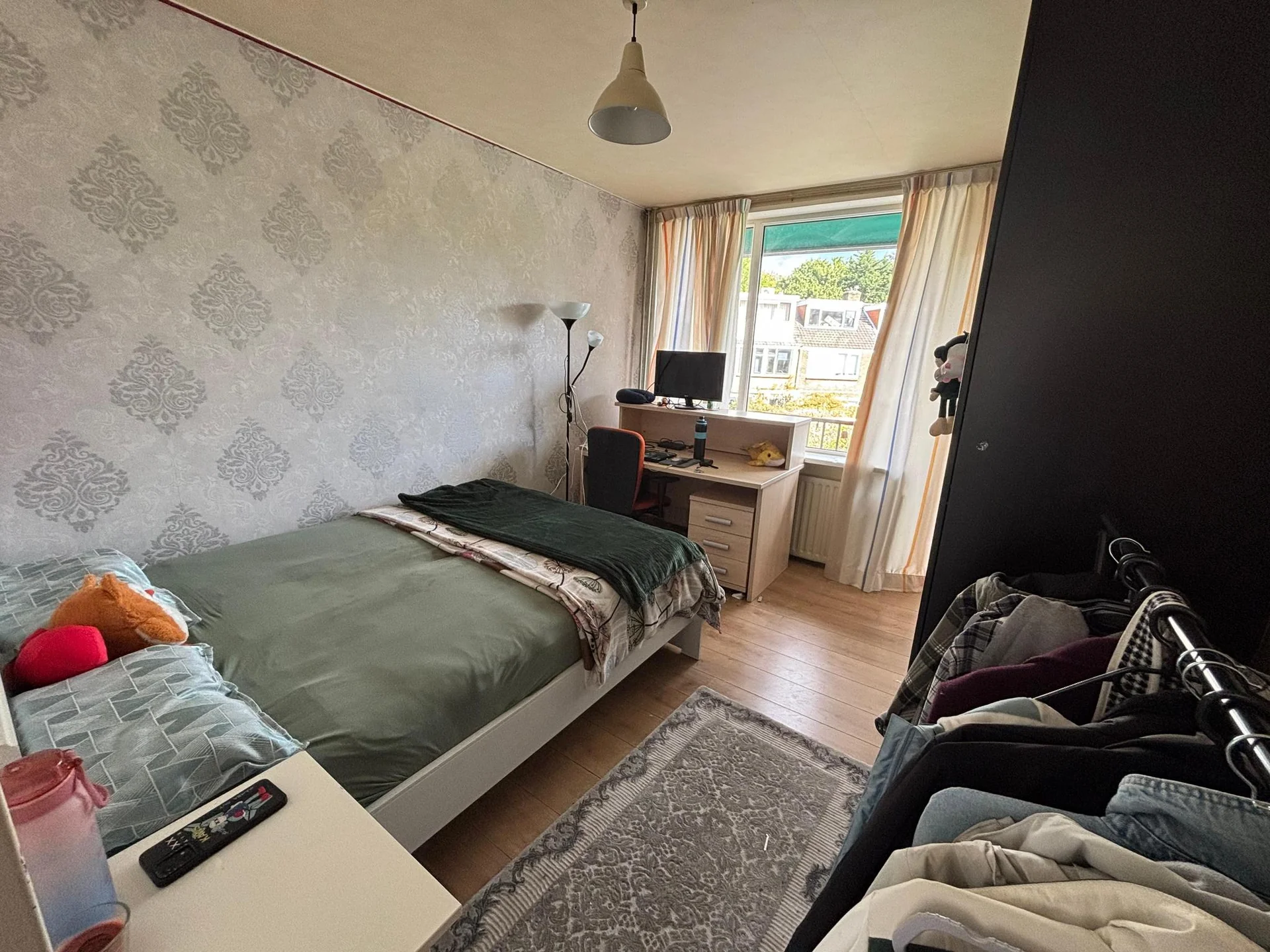 geblurde versie van de foto als achtergrond